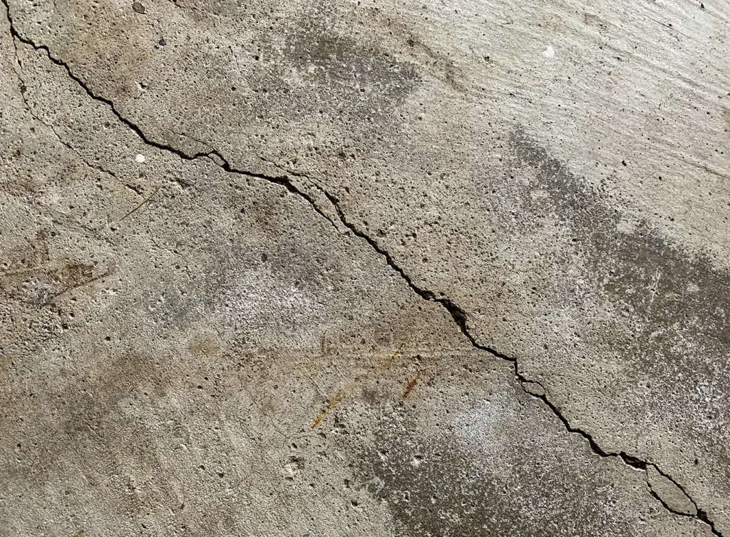 basement water damage causing cracks in foundation walls springfield illinois